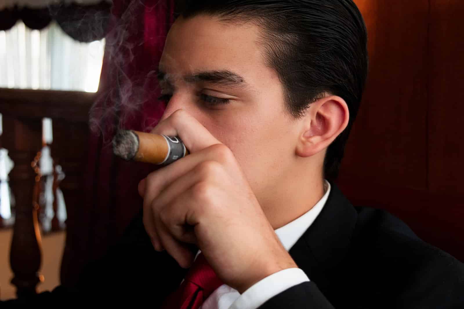 Smoke Cigar